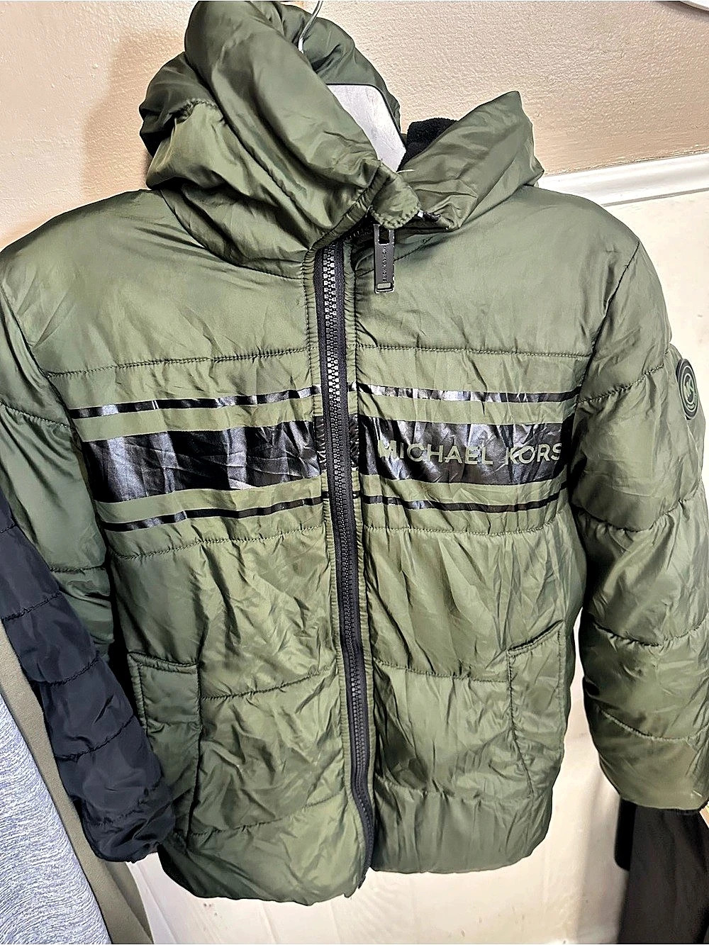 Michael Kors Kids Logo Stripe Hooded Puffer Jacket Green & Black boys 10/12